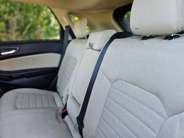 Used 2021 Ford Edge SE image 25