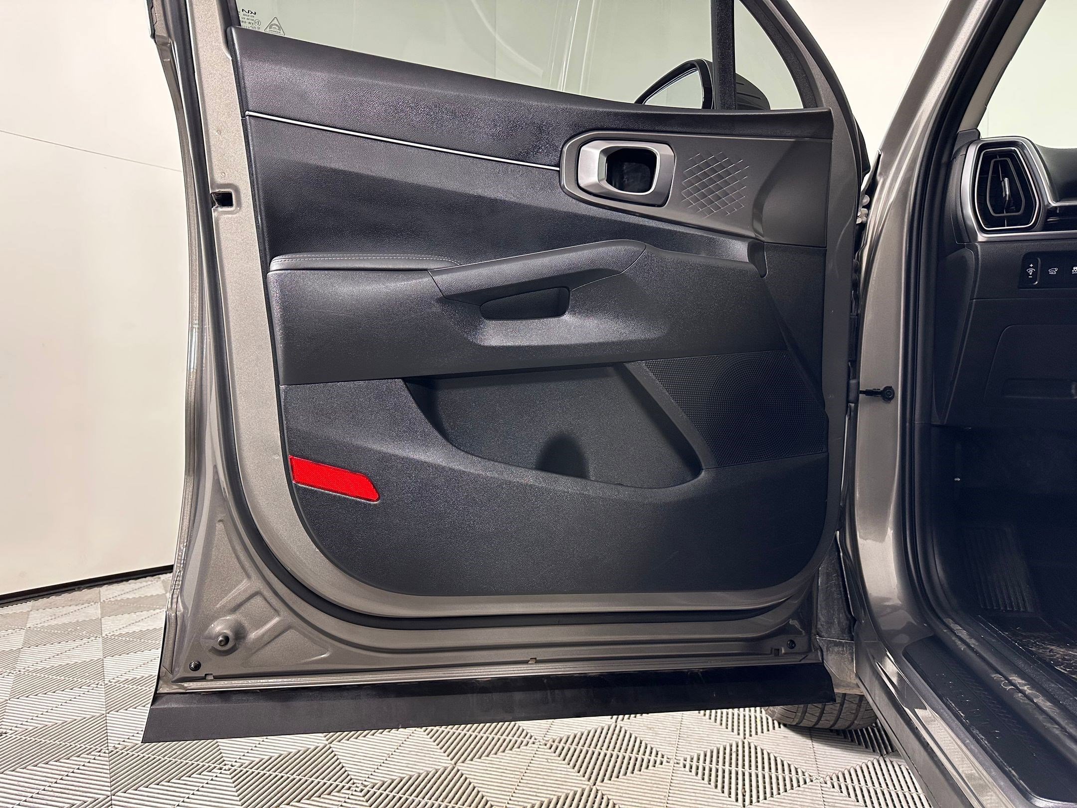 Used 2025 Kia Sorento EX image 21