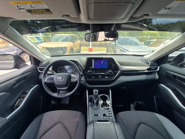 Used 2024 Toyota Highlander LE FWD image 15
