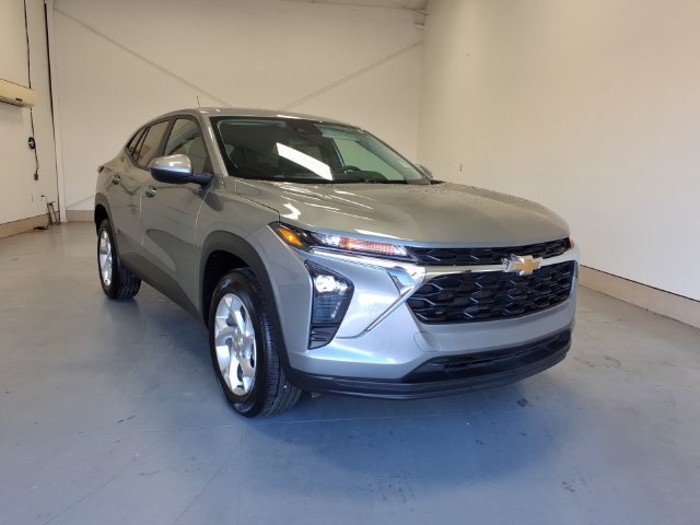 Certified 2024 Chevrolet Trax LS w/ LS Convenience Package FWD image 1