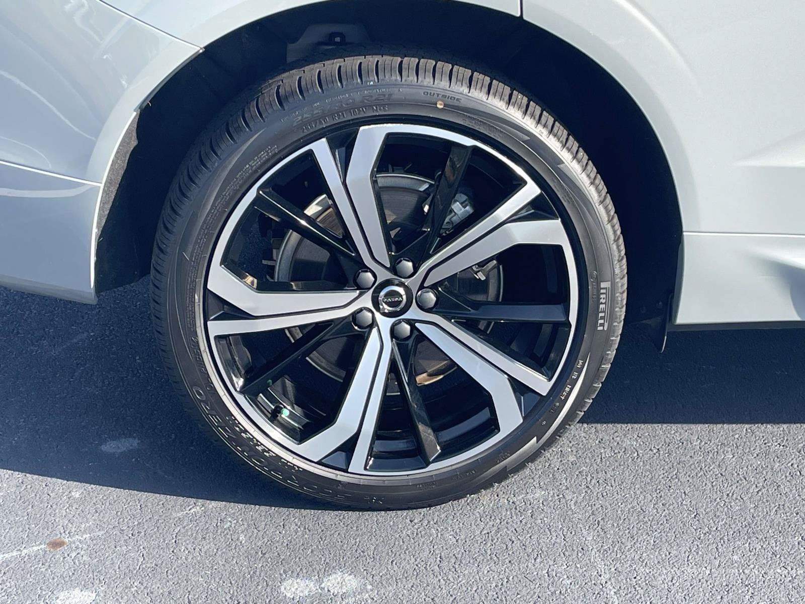 Certified 2025 Volvo XC60 T8 Ultra w/ Protection Package Premier AWD/4WD image 9