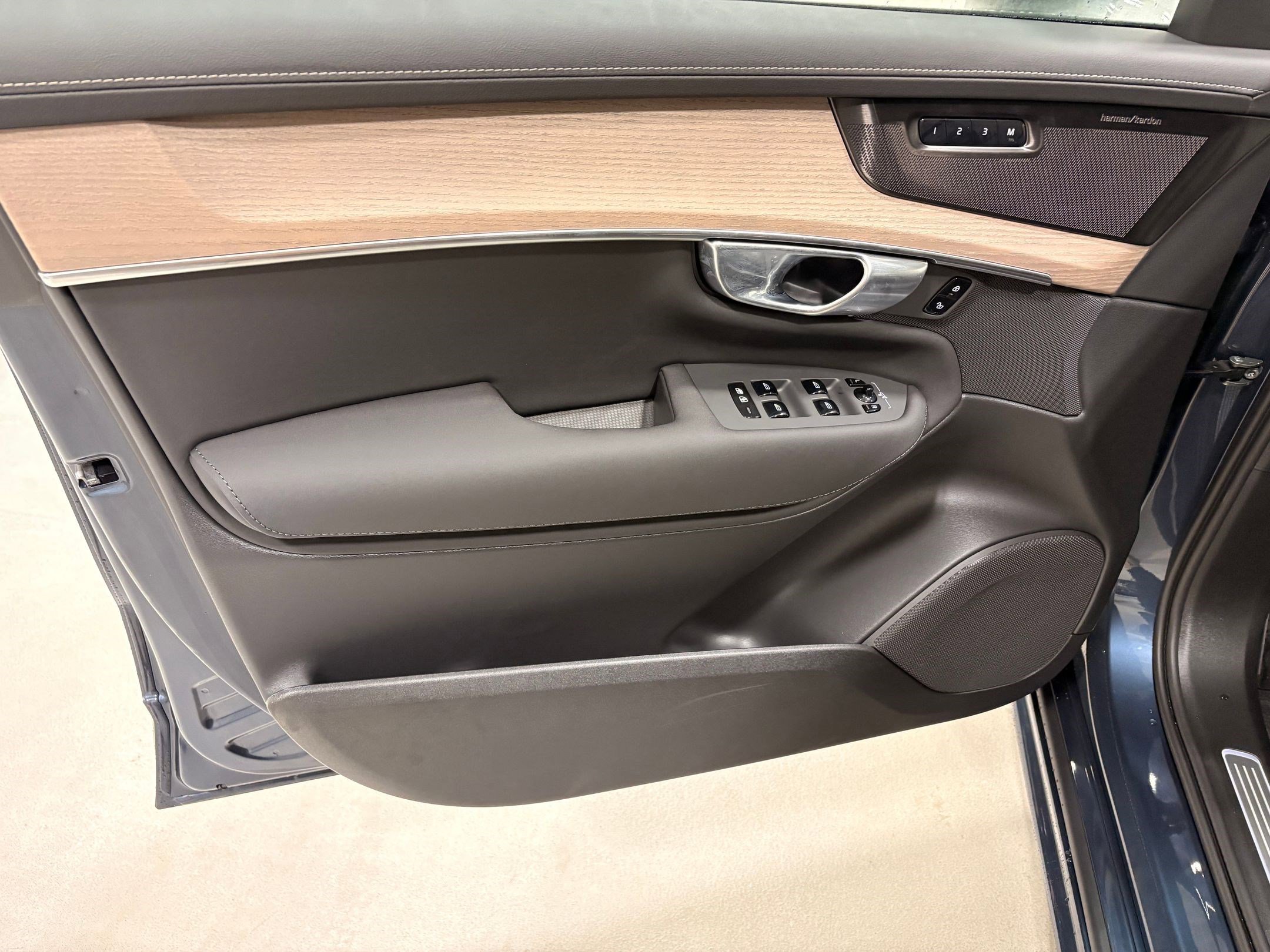 New 2026 Volvo XC90 T8 Plus image 22