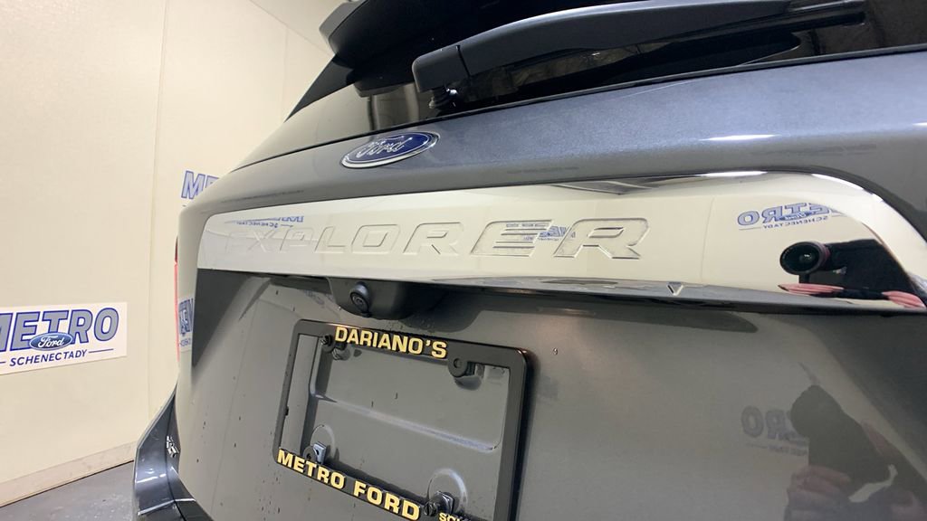 Certified 2022 Ford Explorer XLT w/ Equipment Group 202A image 18