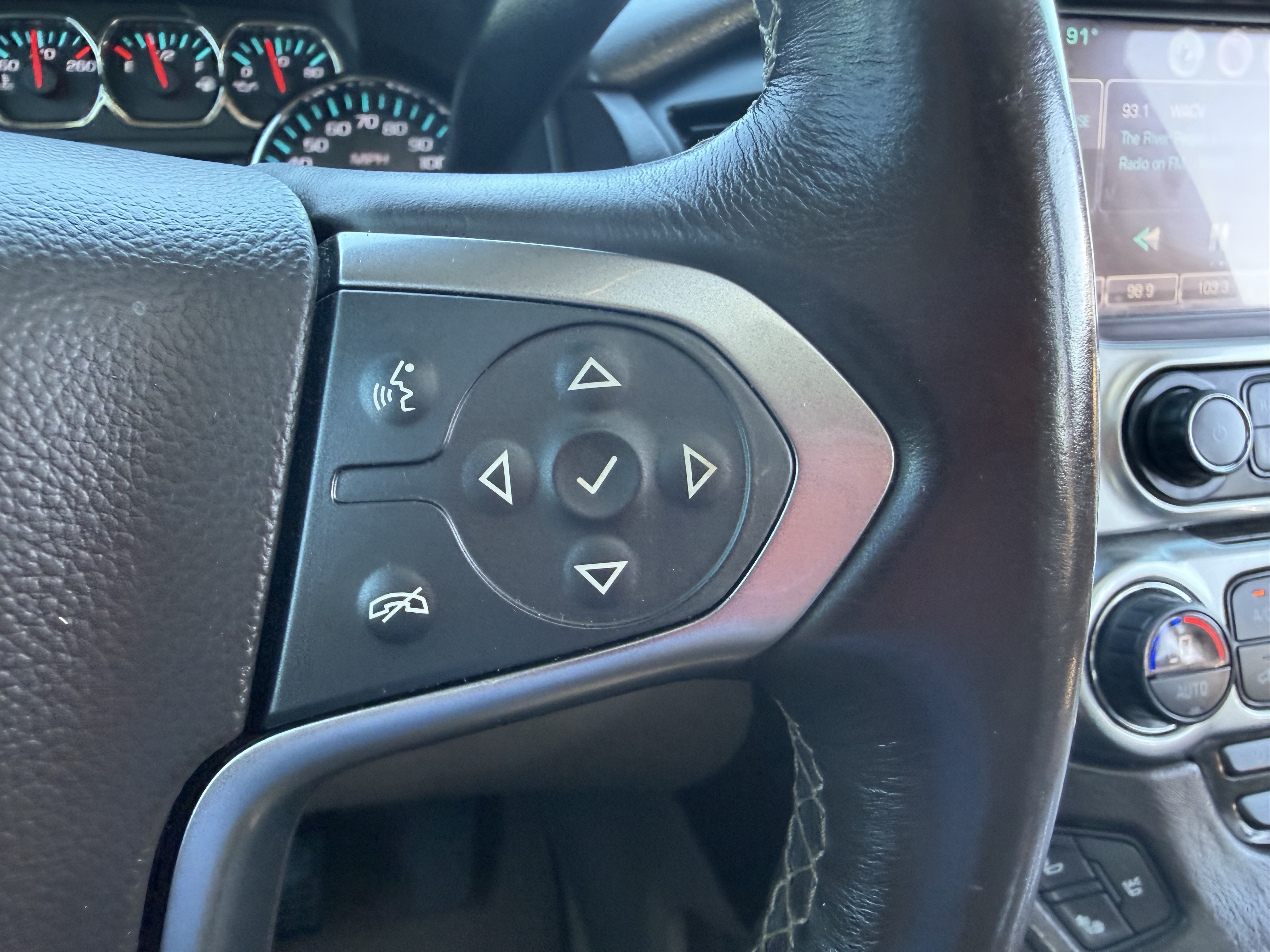 Used 2015 Chevrolet Tahoe LTZ RWD image 19