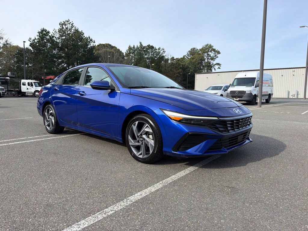 Used 2025 Hyundai Elantra SEL FWD image 4