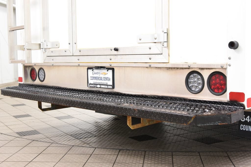 Used 2023 Ford E-450 and Econoline 450 Super Duty w/ Power Windows & Locks Group RWD image 12