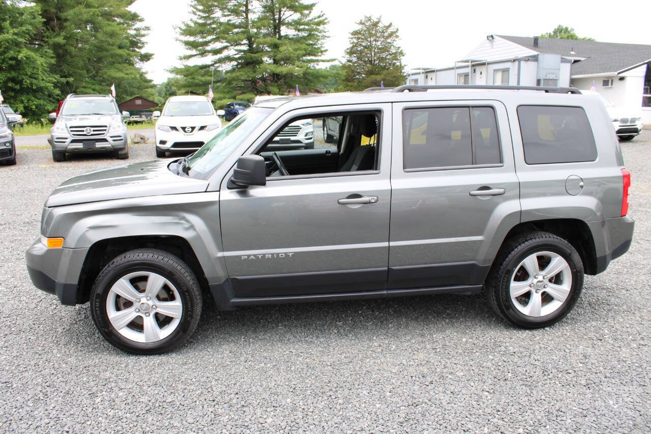 Used 2013 Jeep Patriot Latitude w/ Sun/Sound Group AWD/4WD image 10