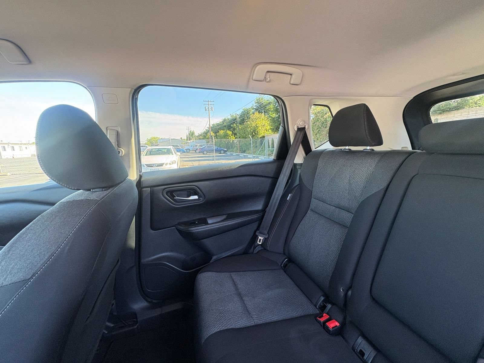Used 2025 Nissan Rogue SV FWD image 41