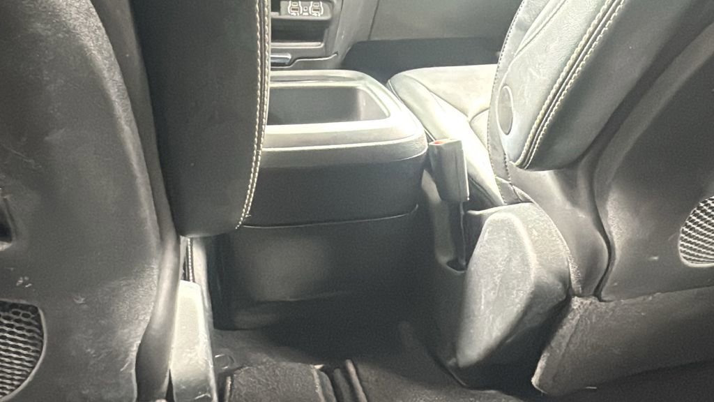 Used 2025 Chrysler Pacifica Select FWD image 39