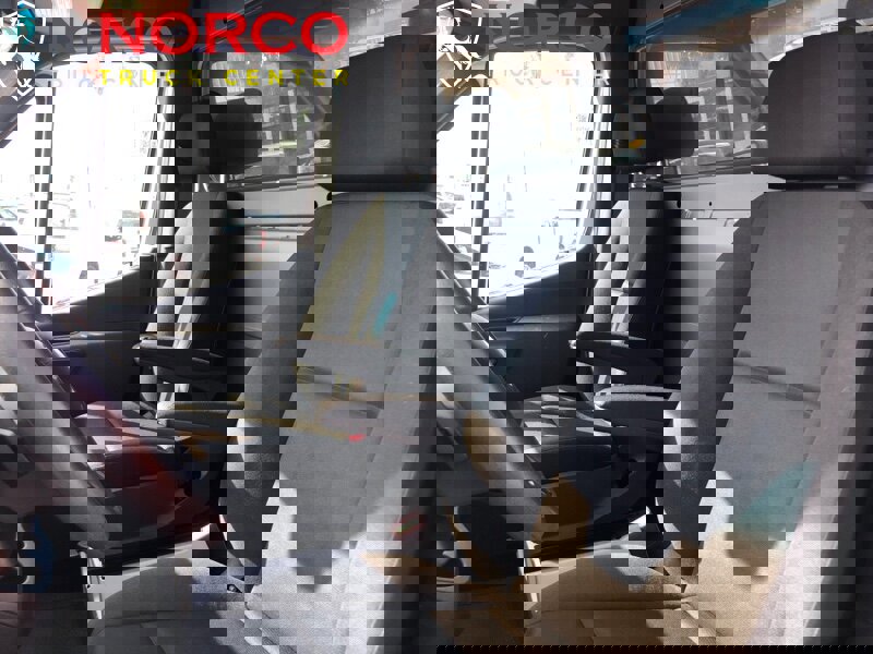 Used 2019 Freightliner Sprinter 3500 image 19