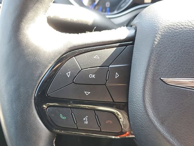 Used 2019 Chrysler Pacifica Touring-L Plus w/ S Appearance Package FWD image 22