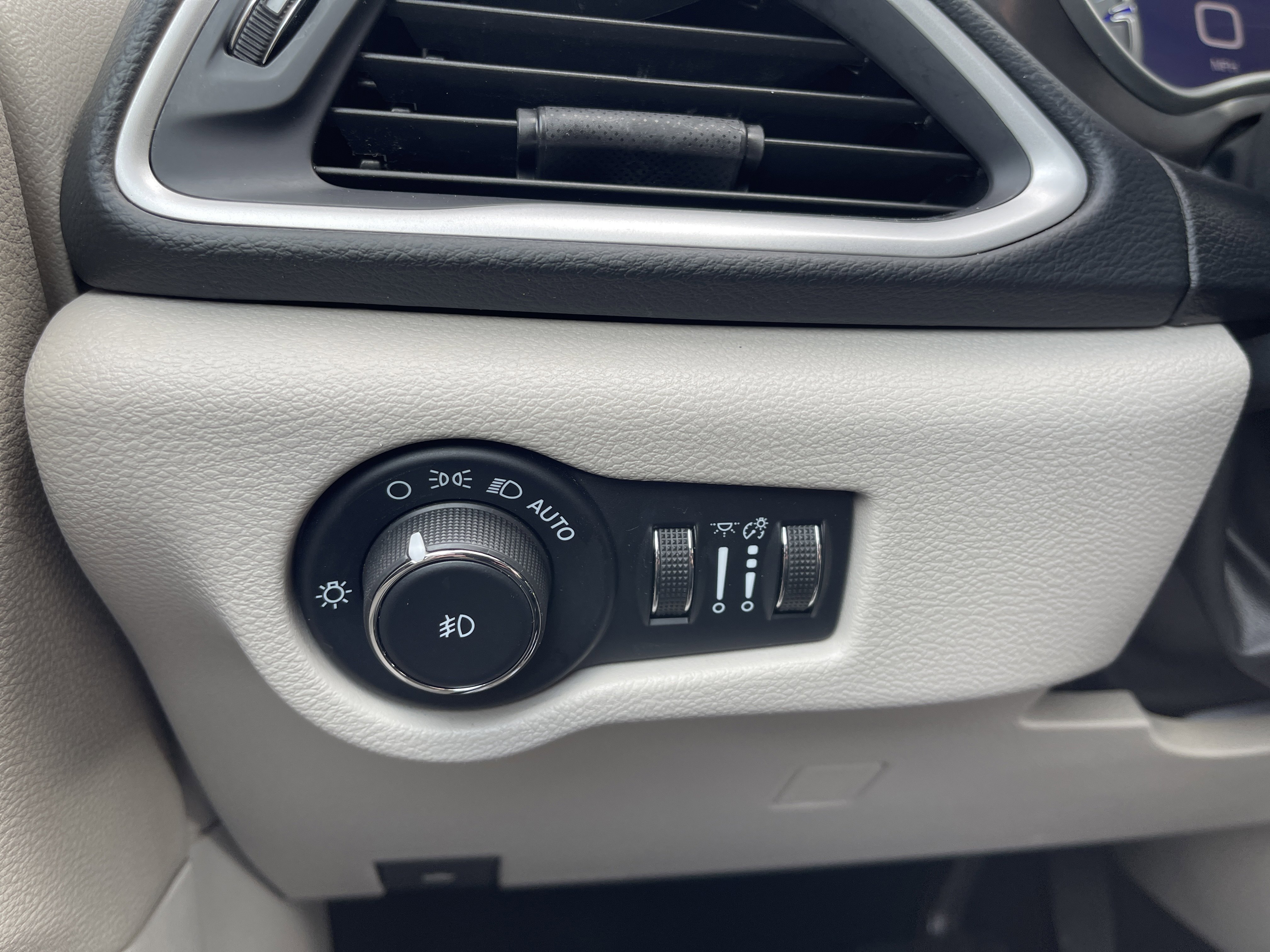 Used 2022 Chrysler Pacifica Touring-L image 20