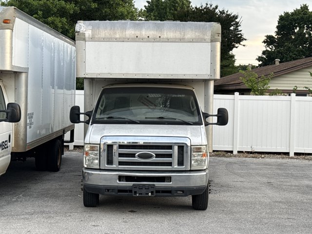 Used 2016 Ford E-450 and Econoline 450 Super Duty RWD image 2