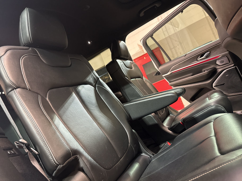 Used 2021 Jeep Grand Cherokee L Overland w/ Luxury Tech Group IV AWD/4WD image 28