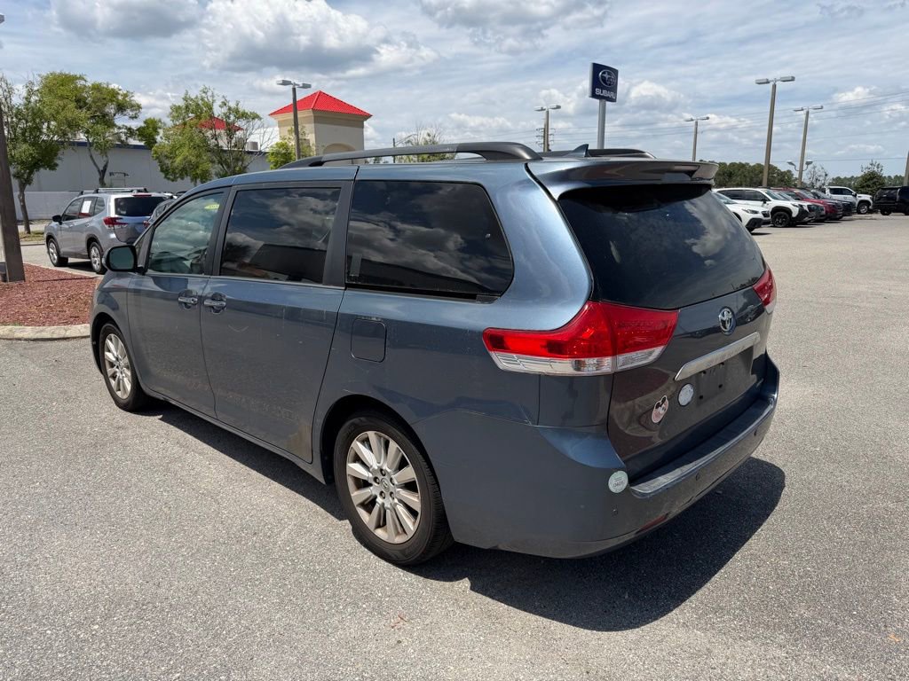 Used 2014 Toyota Sienna Limited w/ Limited Premium Package FWD image 6