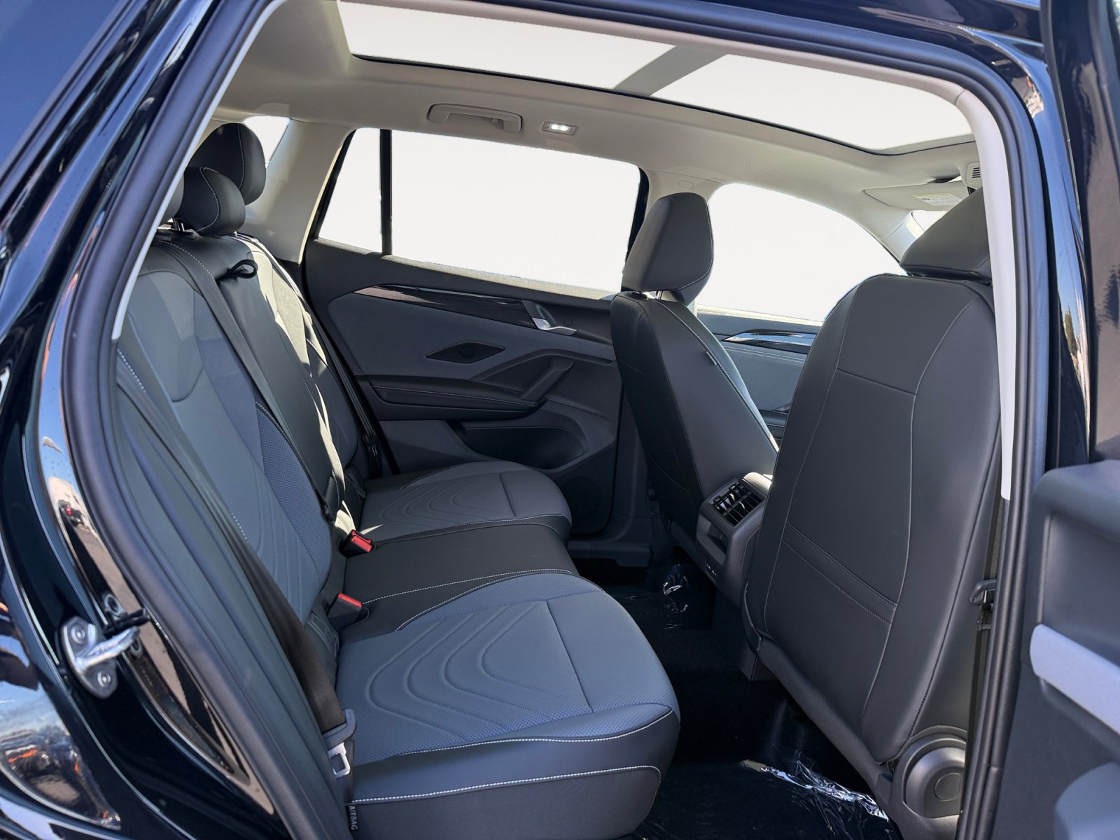New 2026 Volkswagen Tiguan SE AWD/4WD image 18