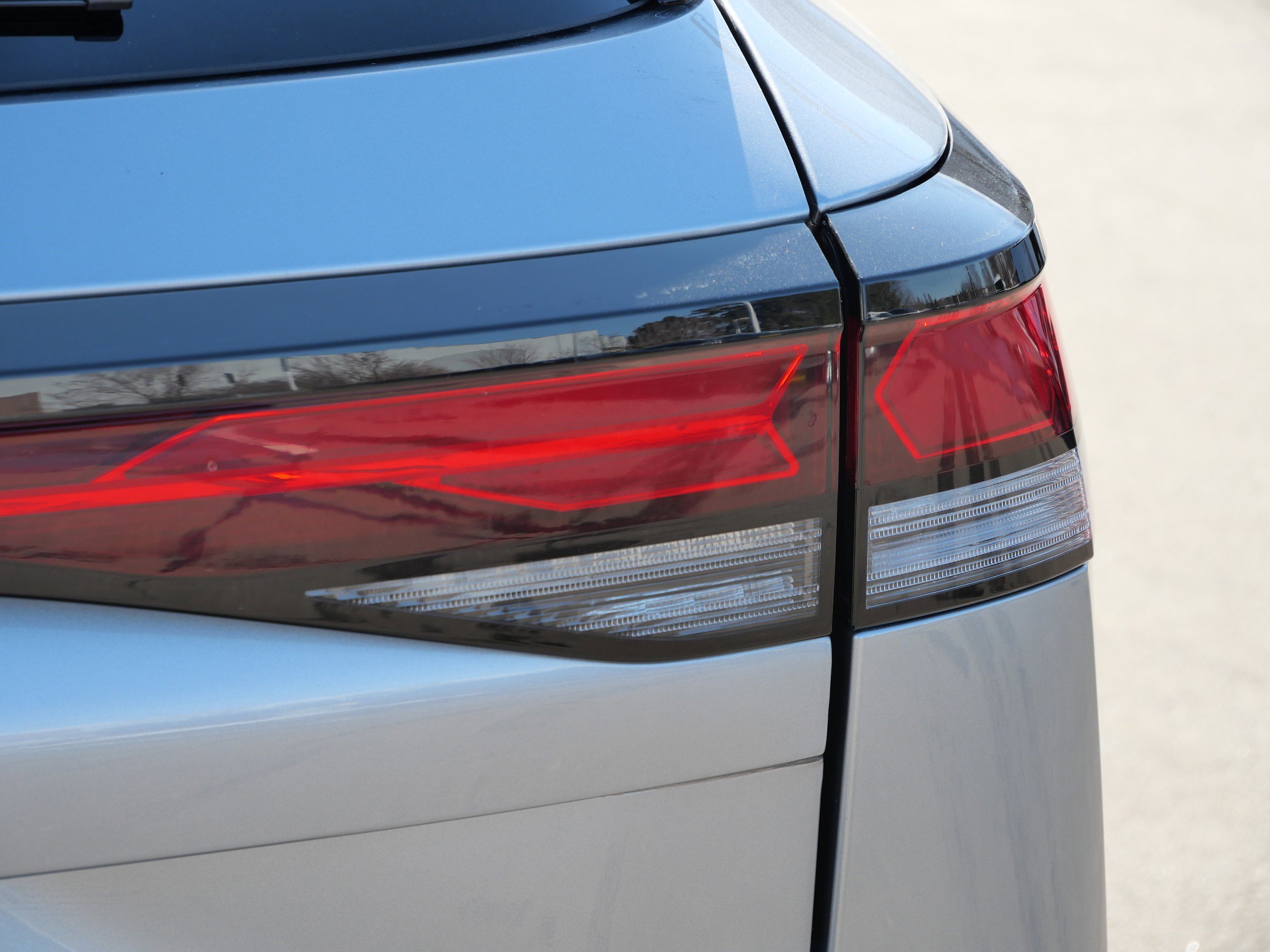 Certified 2025 Volkswagen Tiguan SE image 17