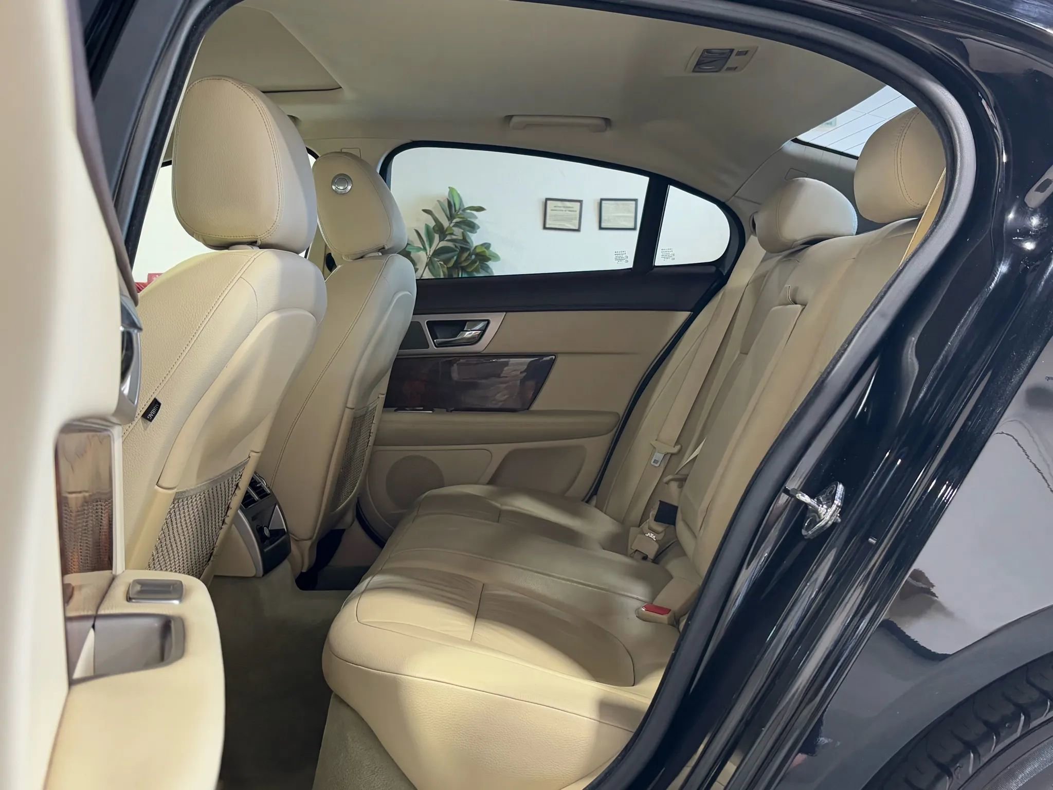 Used 2011 Jaguar XF RWD image 10