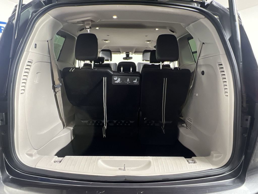 Used 2018 Chrysler Pacifica Touring-L w/ Premium Audio Group FWD image 27