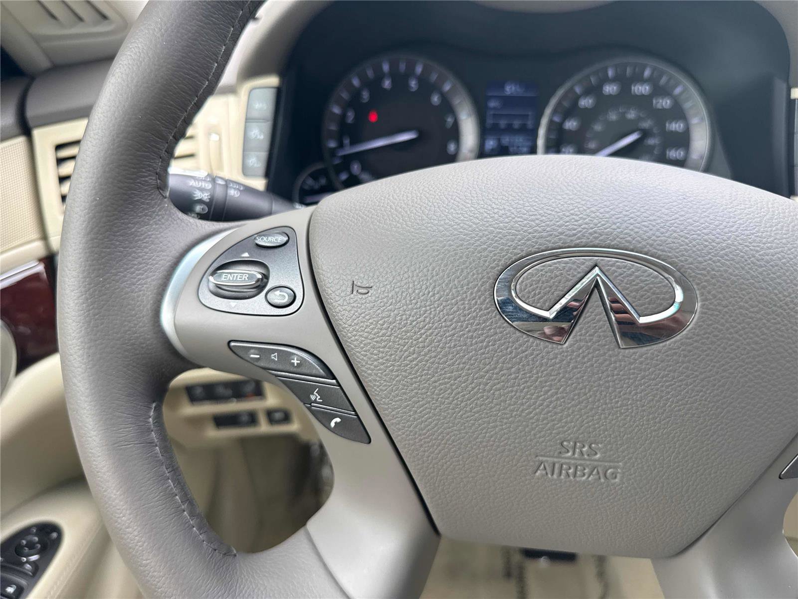 Used 2015 INFINITI Q70 3.7 w/ Technology Package image 18