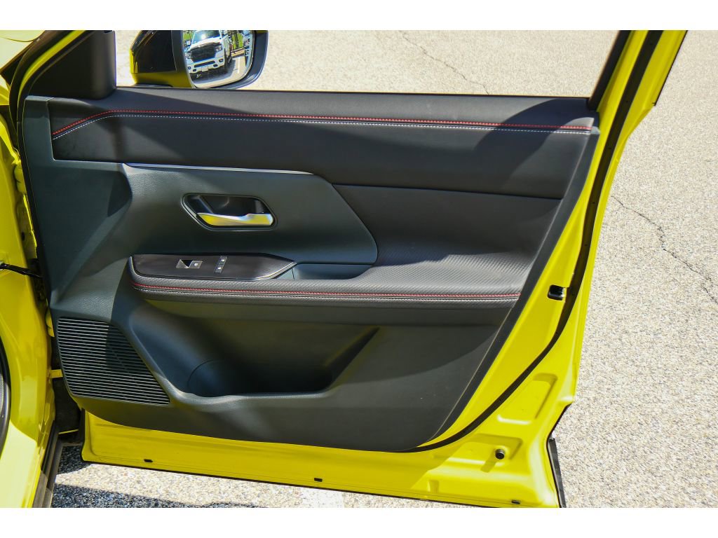 Used 2025 Nissan Kicks SR AWD/4WD image 15