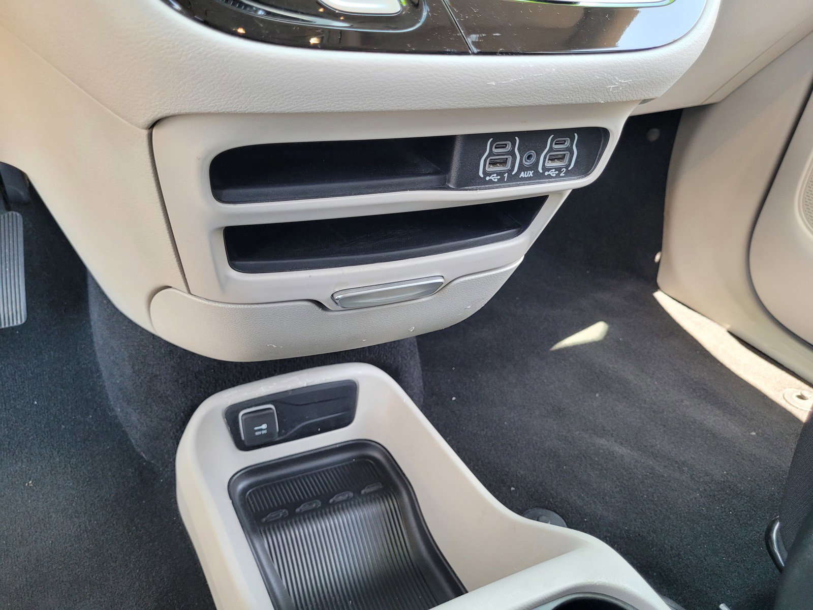 Used 2023 Chrysler Voyager LX FWD image 20