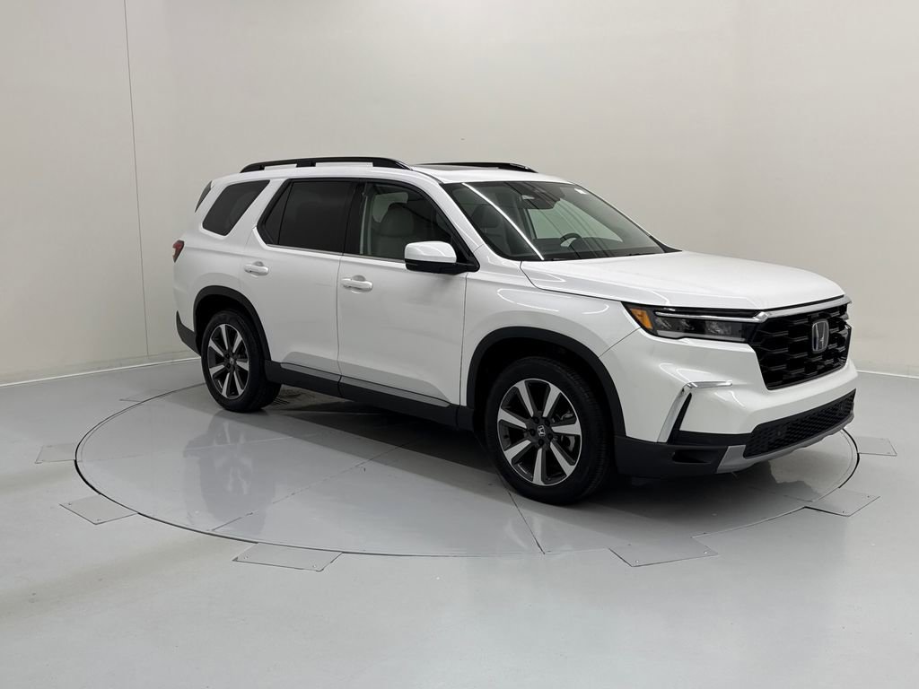 Used 2025 Honda Pilot Touring image 8