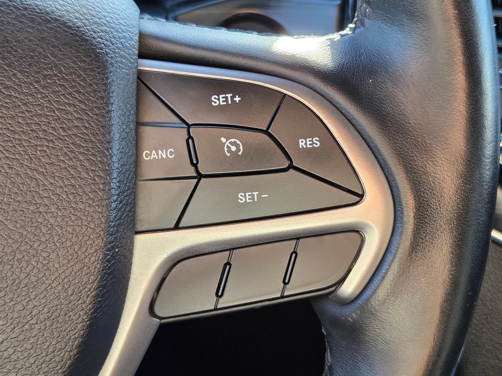 Used 2019 Jeep Grand Cherokee Limited w/ Luxury Group II AWD/4WD image 31