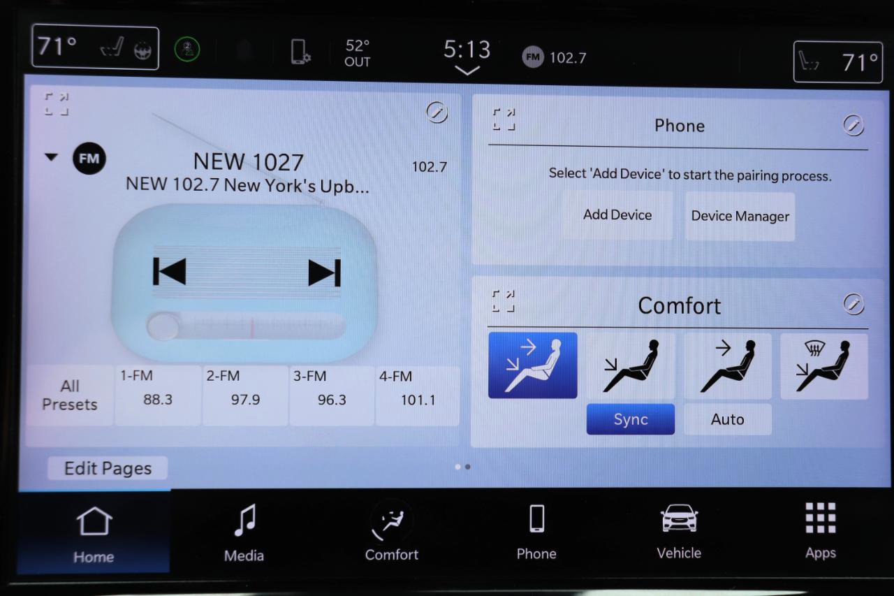 Used 2023 Chrysler Pacifica Touring-L image 37