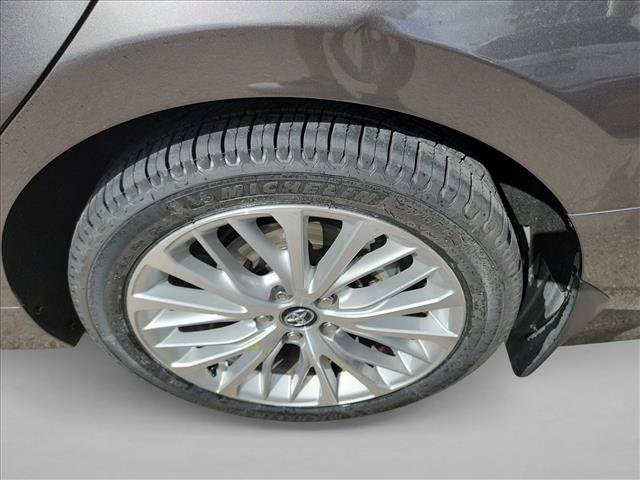 Used 2020 Toyota Camry XLE FWD image 12