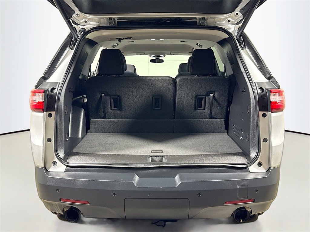 Used 2020 Chevrolet Traverse LT image 23