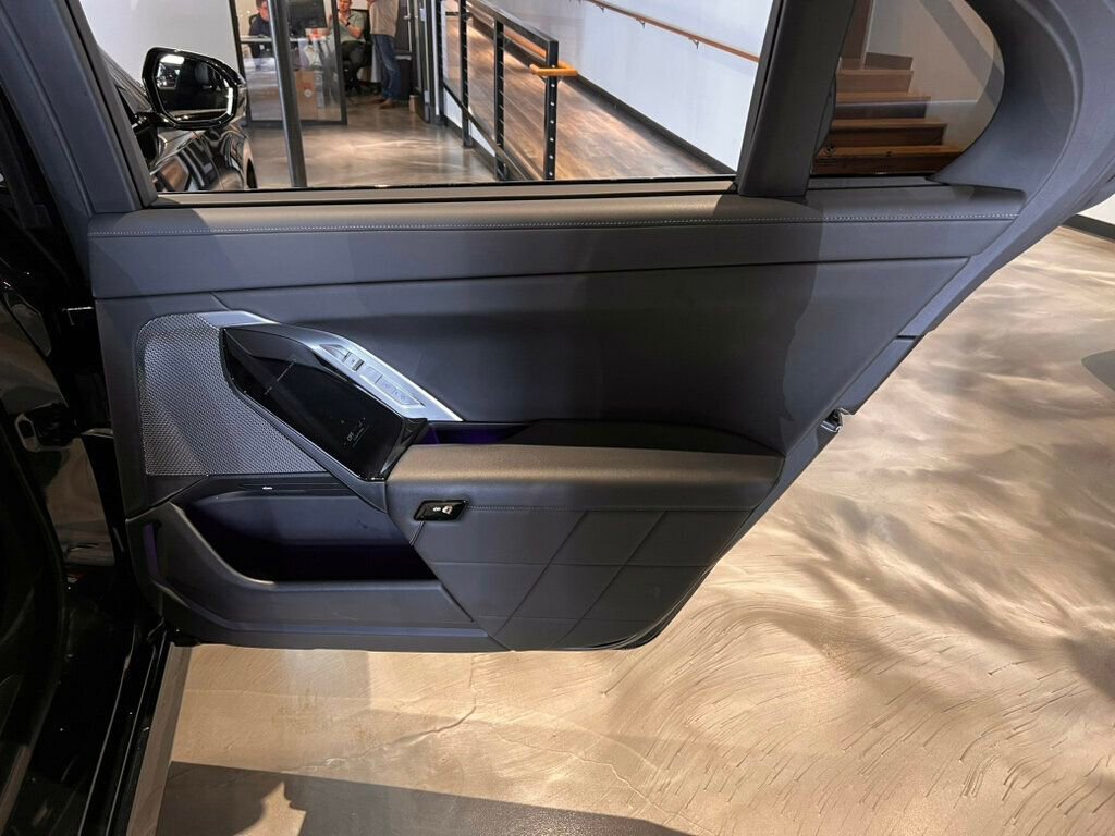 Used 2023 BMW 740i w/ Parking Assistance Package image 30