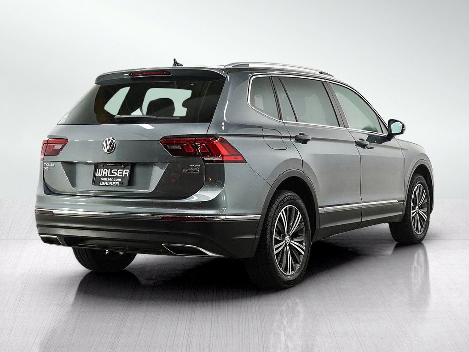 Used 2018 Volkswagen Tiguan SEL AWD/4WD image 5