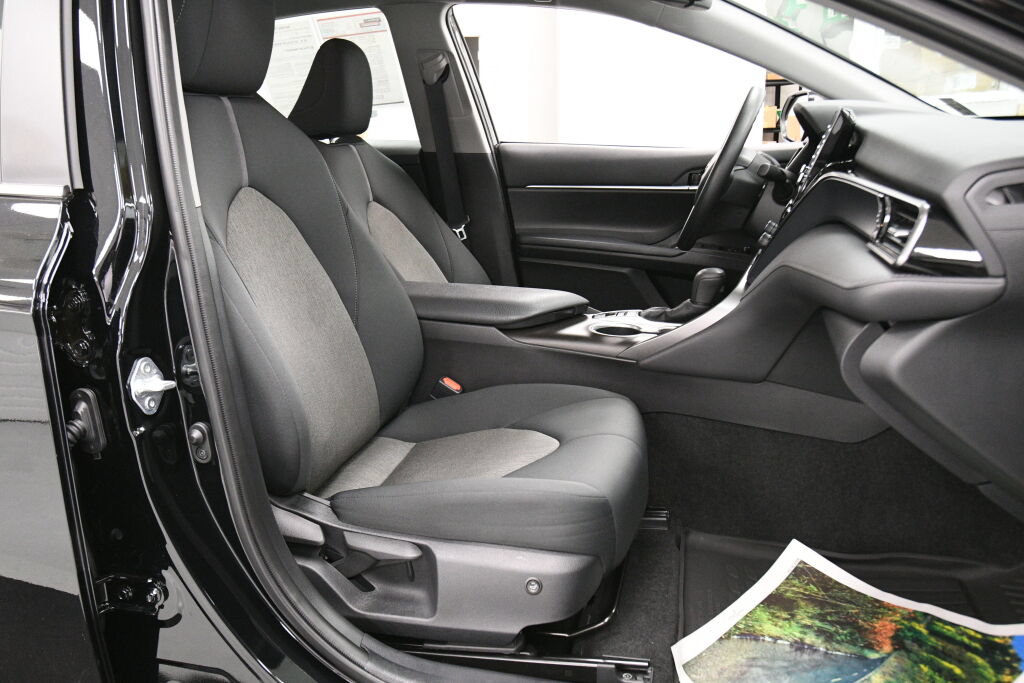 Used 2022 Toyota Camry LE FWD image 23