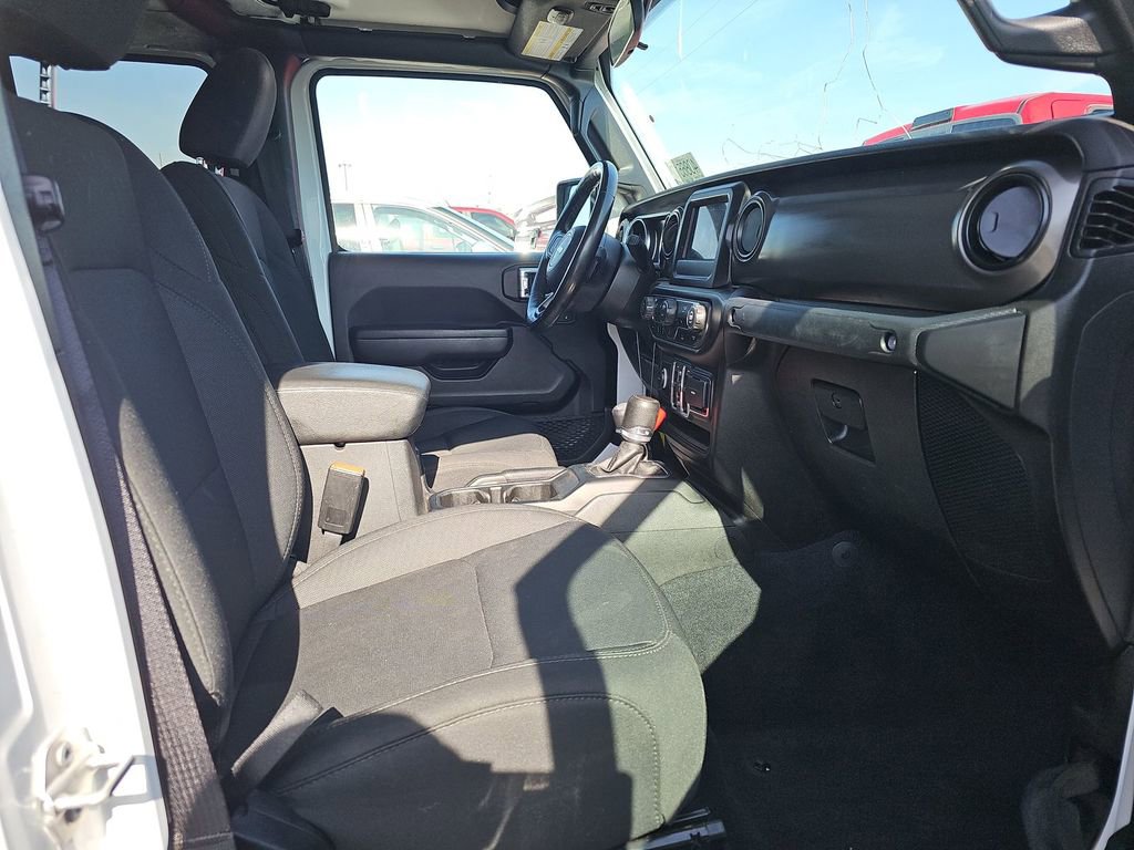Used 2022 Jeep Gladiator Mojave AWD/4WD image 5