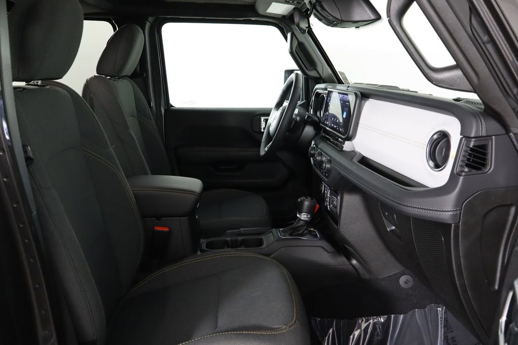 Used 2025 Jeep Wrangler Unlimited Sahara w/ Safety Group image 19