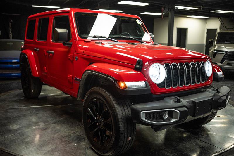 Used 2025 Jeep Wrangler Unlimited Sahara w/ Safety Group image 5