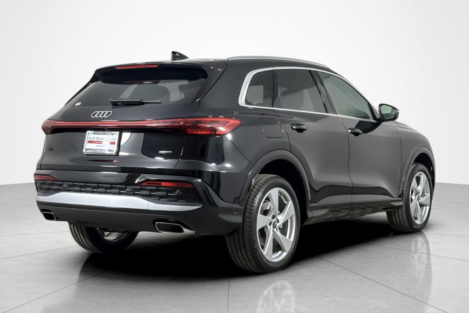 Used 2025 Audi Q5 Premium Plus w/ Premium Plus AWD/4WD image 5