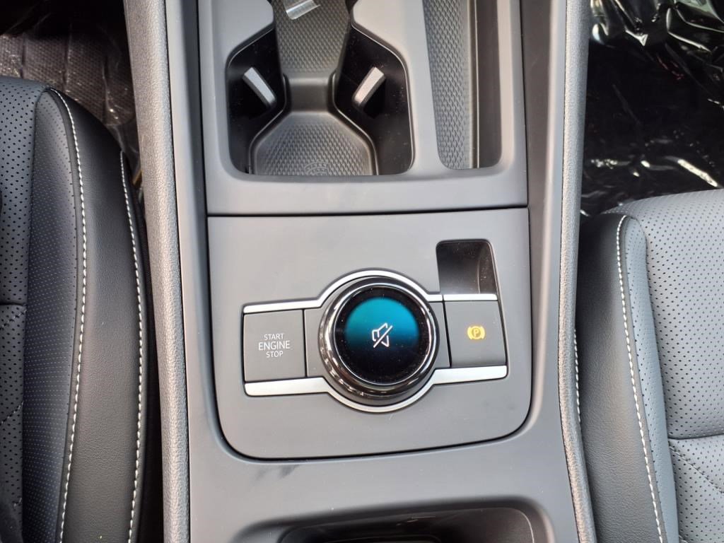 New 2025 Volkswagen Tiguan SE image 19