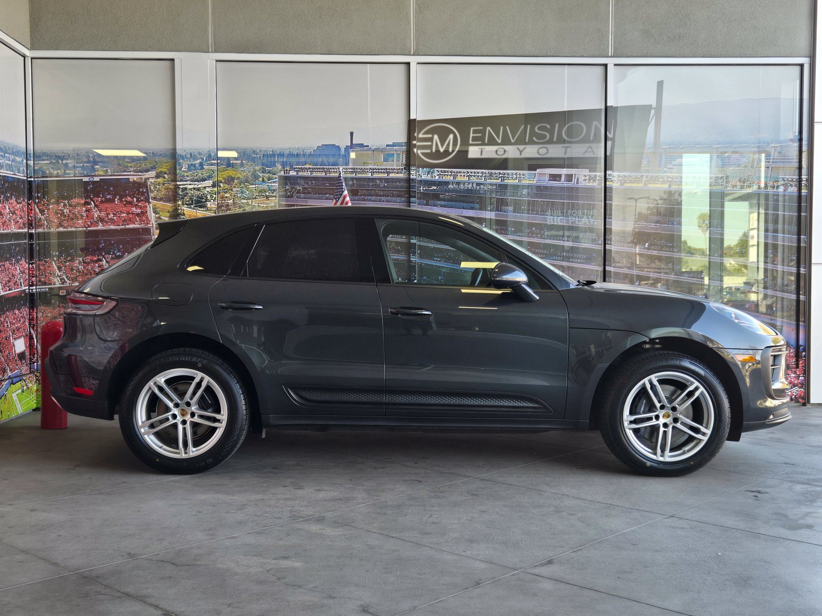 Used 2022 Porsche Macan AWD/4WD image 4