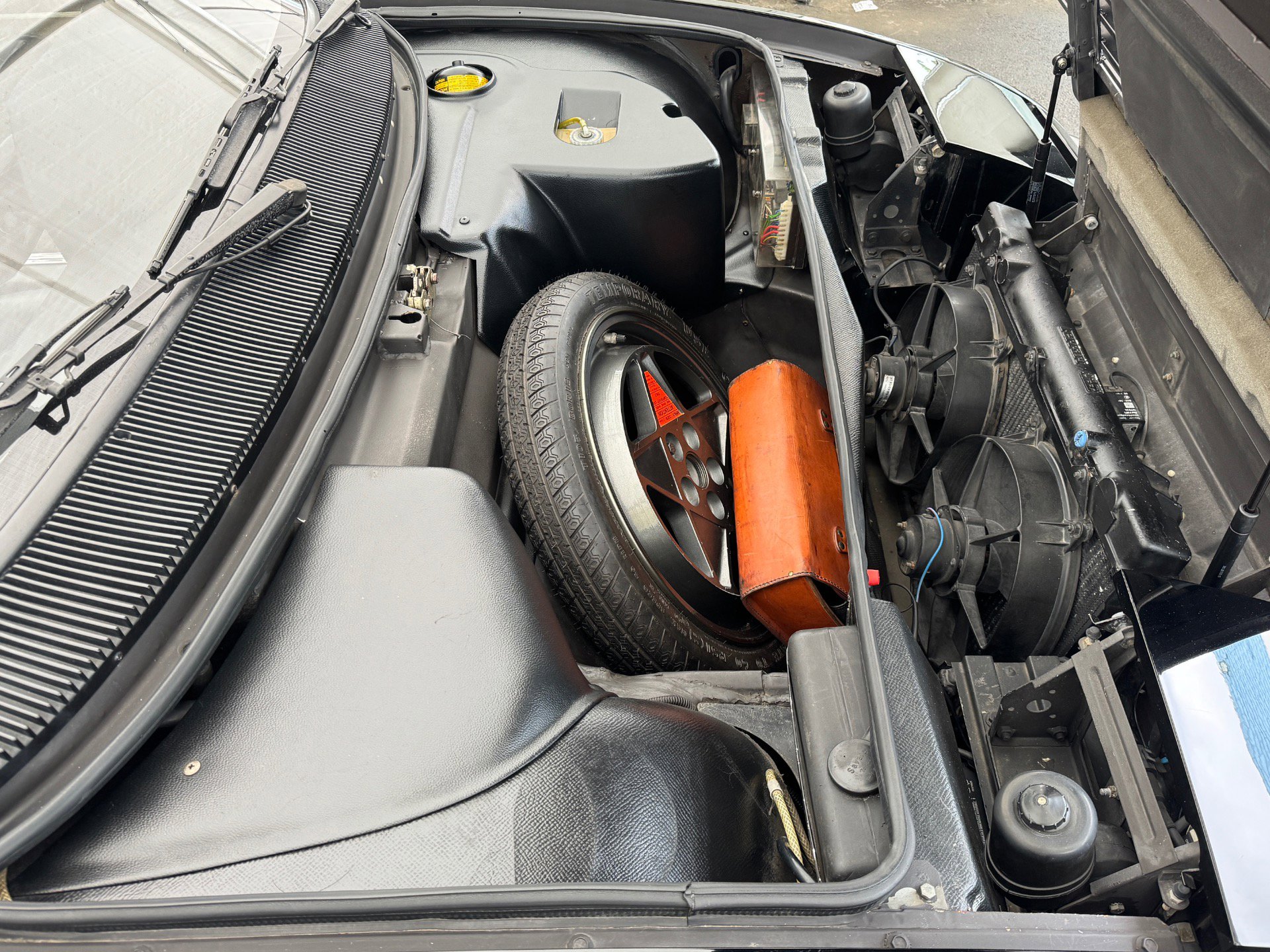 Used 1990 Ferrari Mondial T Cabriolet RWD image 22