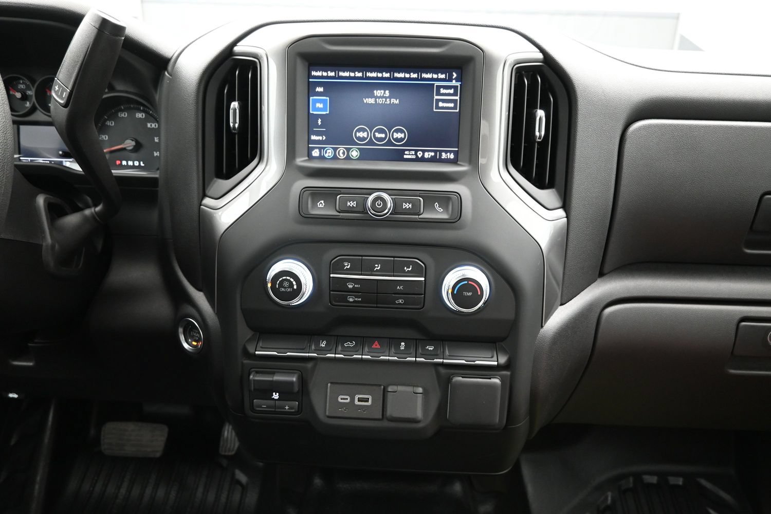 Used 2024 GMC Sierra 2500 Pro w/ Convenience Package RWD image 14