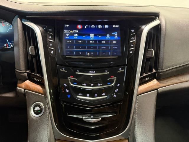 Used 2018 Cadillac Escalade Premium Luxury AWD/4WD image 20