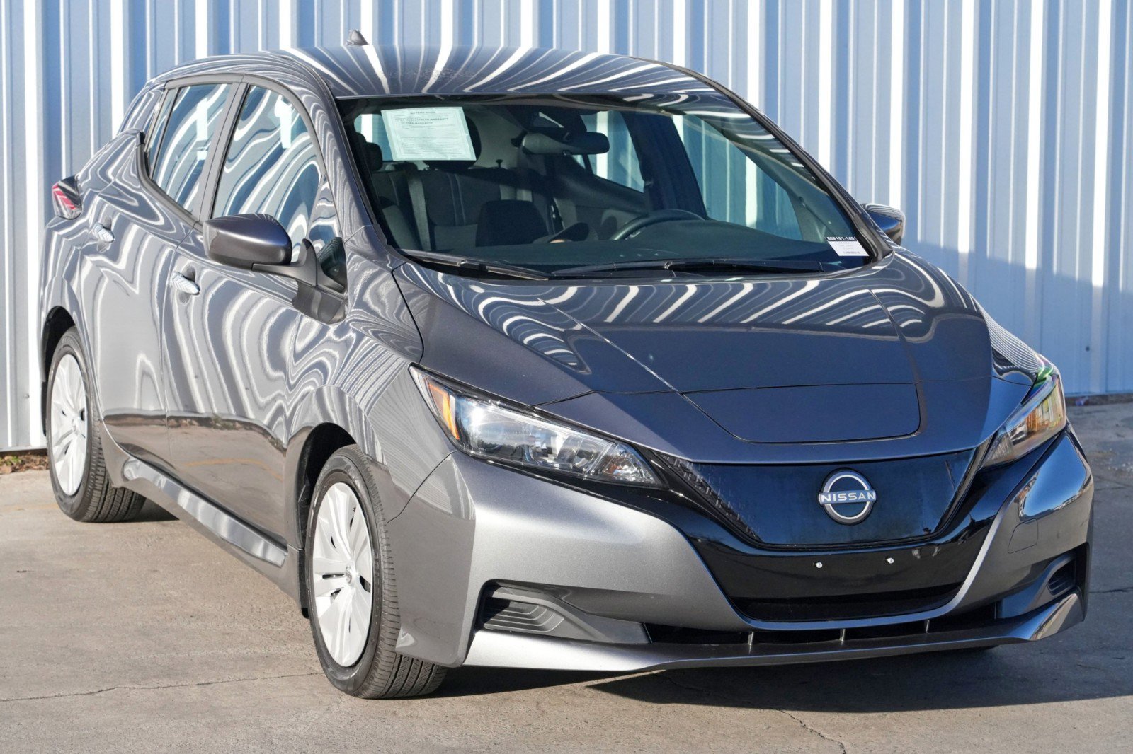 Used 2025 Nissan Leaf S image 45