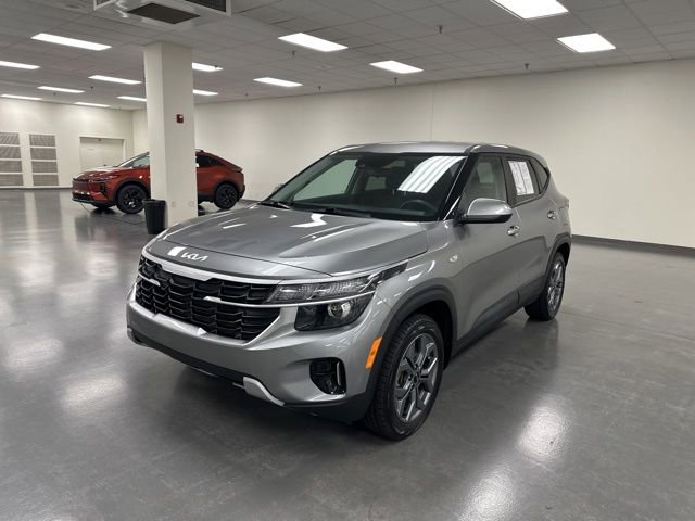 Used 2024 Kia Seltos LX AWD/4WD image 3