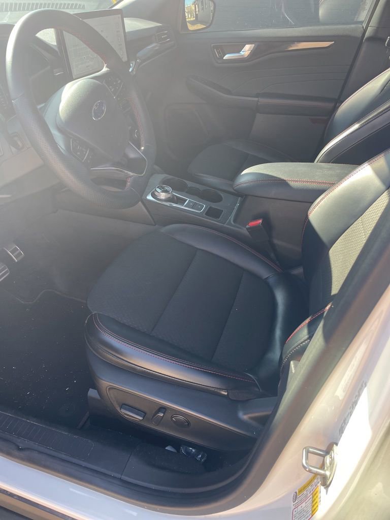 Used 2023 Ford Escape ST-Line w/ Tech Pack #1 image 9