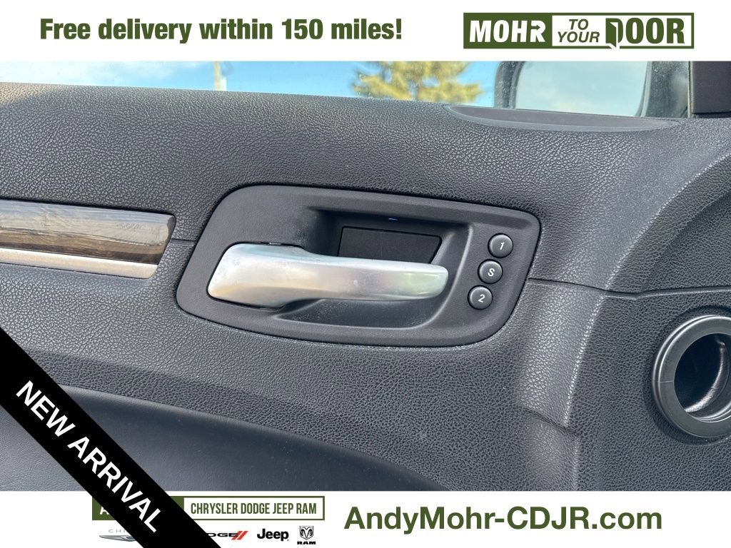 Used 2013 Chrysler 300 C image 3