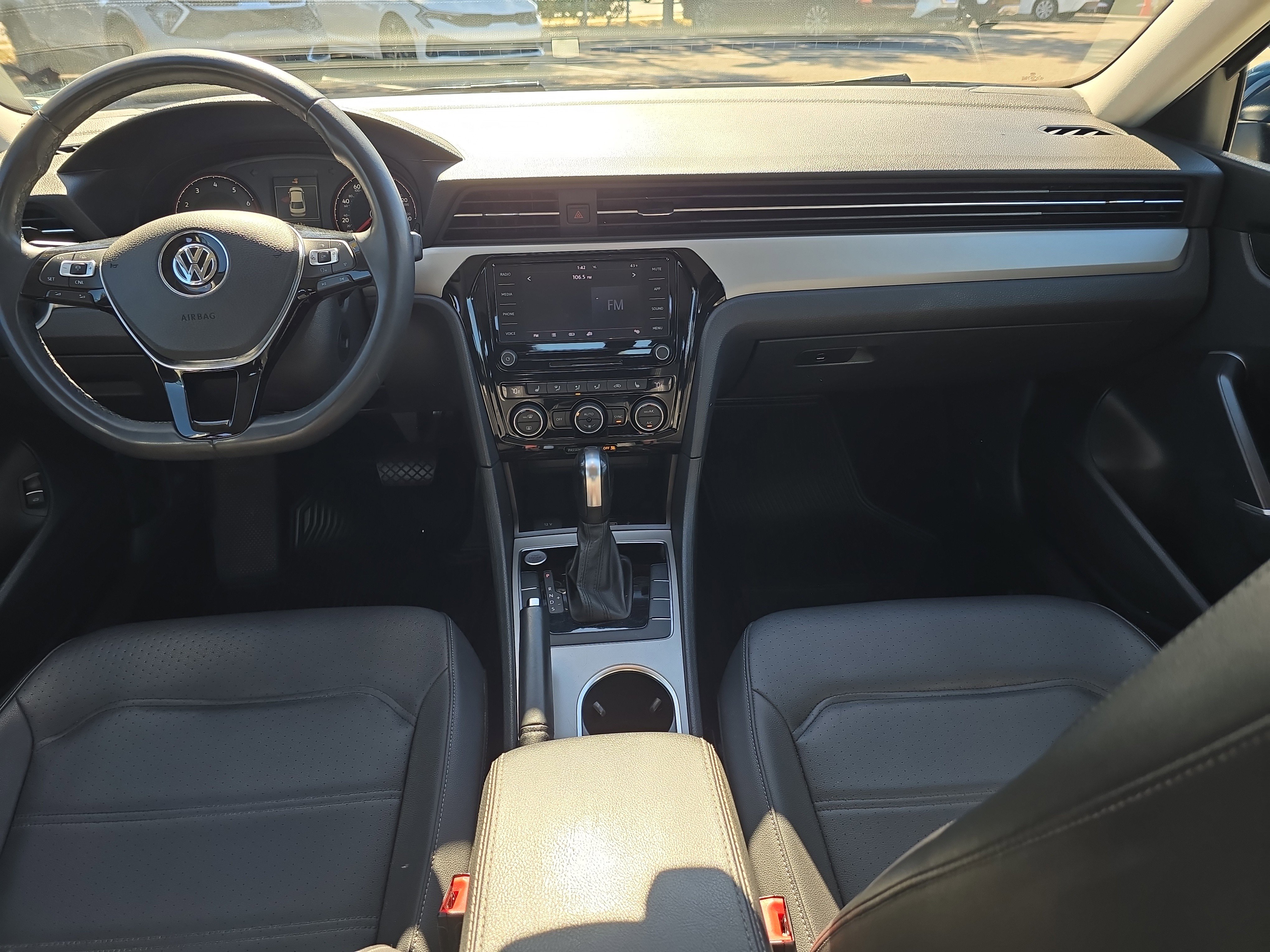 Used 2022 Volkswagen Passat 2.0T SE image 12