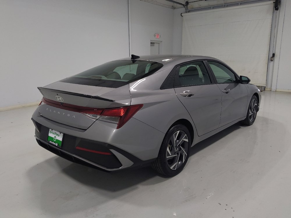 Used 2025 Hyundai Elantra Sport FWD image 9