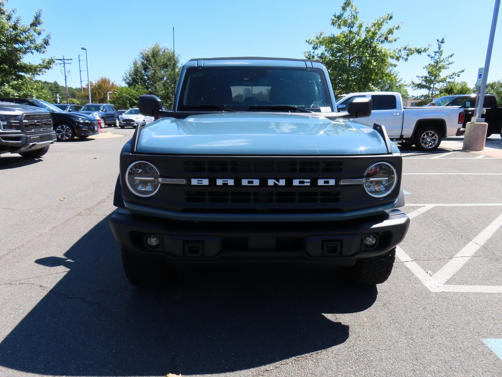 Used 2023 Ford Bronco Black Diamond image 2